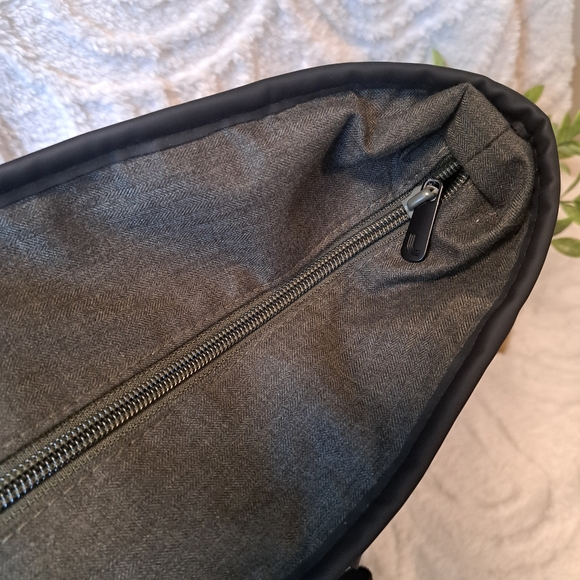 Lole Olive Green & Black Convertible Tote Backpack - Picture 11 of 16